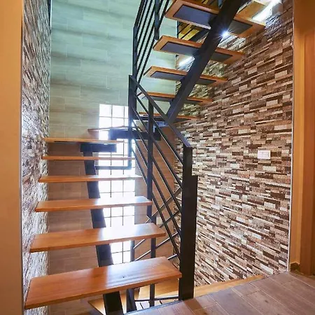 Nueve Alpesi faház *